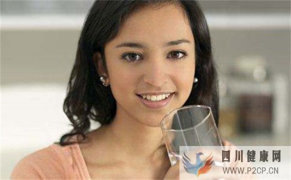 冬天女人喝什么蜂蜜好女人喝蜂蜜水的好處和壞處(圖1) 冬天女人喝什么蜂蜜好女人喝蜂蜜水的好處和壞處(圖1)