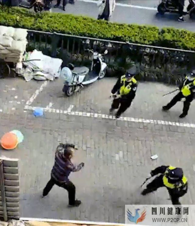監護人何在？26歲男子“持剪刀”刺傷9人：系在冊精神病人！(圖2)