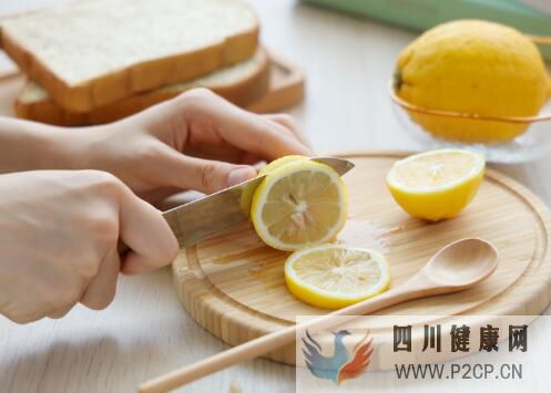 檸檬干和蜂蜜泡水的功效蜂蜜加檸檬有什么功效和作用(圖1) 檸檬干和蜂蜜泡水的功效蜂蜜加檸檬有什么功效和作用(圖1)